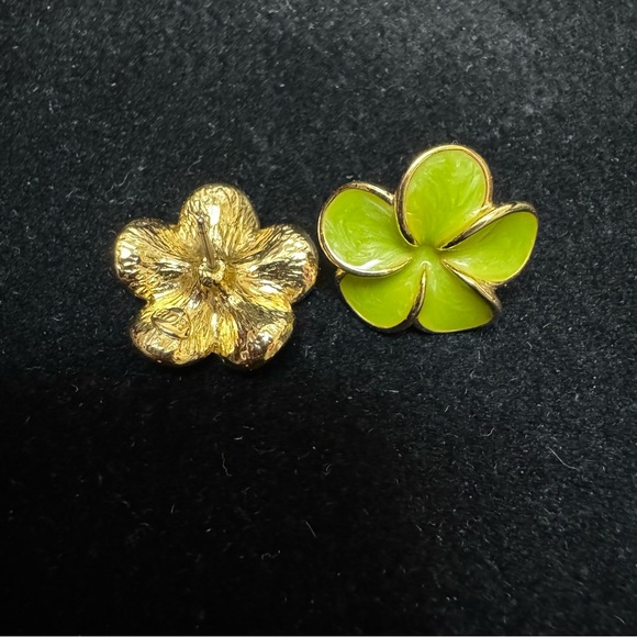 Earrings green enamel Plumeria flowers signed RDH goldtone ,vintage - Picture 6 of 6
